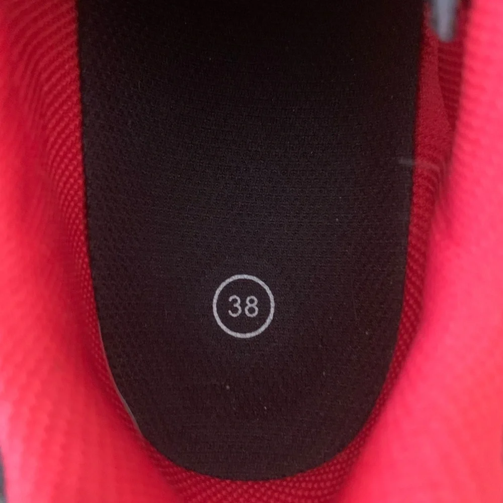 Peloton Womens Indoor Cycling Shoes Black Red NWOB Sz 38